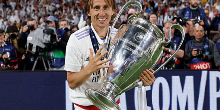 Luka Modric, lojtari me më shumë trofe në historinë e Real Madridit