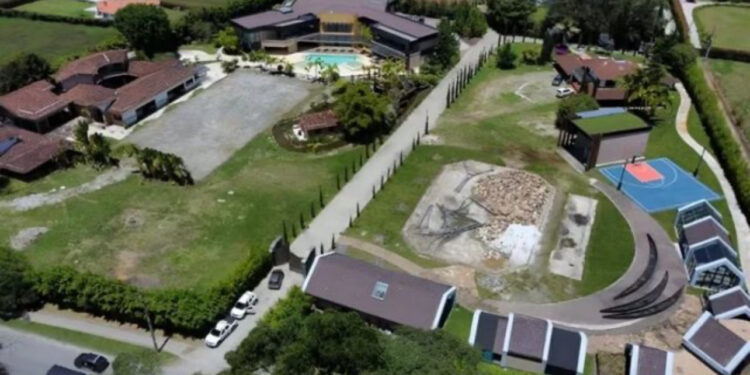 Pjesë e klanit “Clan del Golfo” në Kolumbi, arrestohet shqiptari. Çfarë u gjet në vilën super luksoze