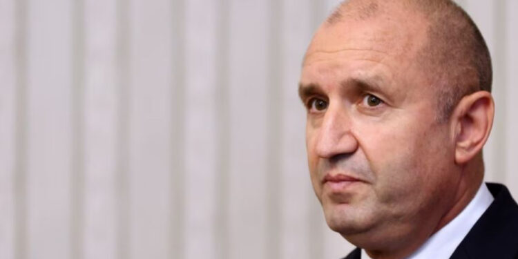 Presidenti bullgar miraton ligjin që ndalon “promovimin” e komunitetit LGBT në shkolla