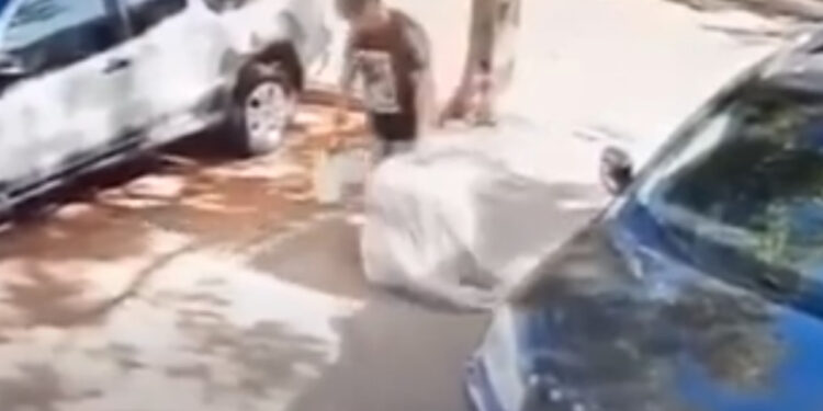 Tronditëse/ Rrëmbeu dhe e futi në një çantë 12 vjeçaren, arrestohet pedofili. Çfarë u zbulua…