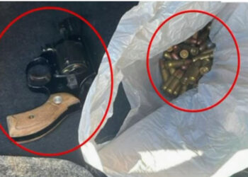 Lëviznin të armatosur në makinë dhe me doza kanabisi, arrestohen dy persona