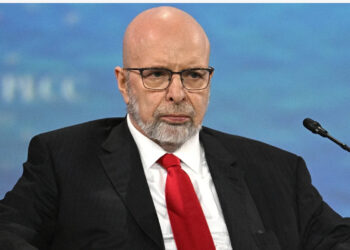 FBI-ja bastis shtëpinë e analistit politik amerikano-rus, Dimitri Simes