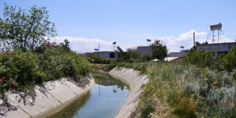 E rëndë në Lushnje/ Gjendet i pajetë në një kanal i riu