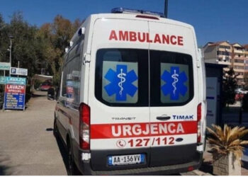 Tiranë/ Hidhet nga kati i 5-të i pallatit, humb jetën 78-vjeçarja