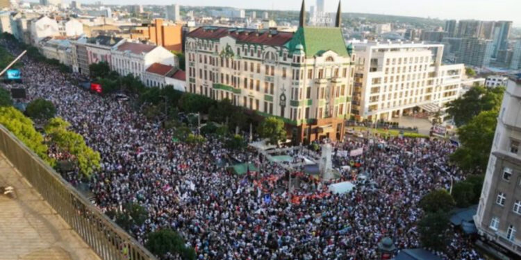 SHBA-ja mohon se ka nxitur protestat në Serbi