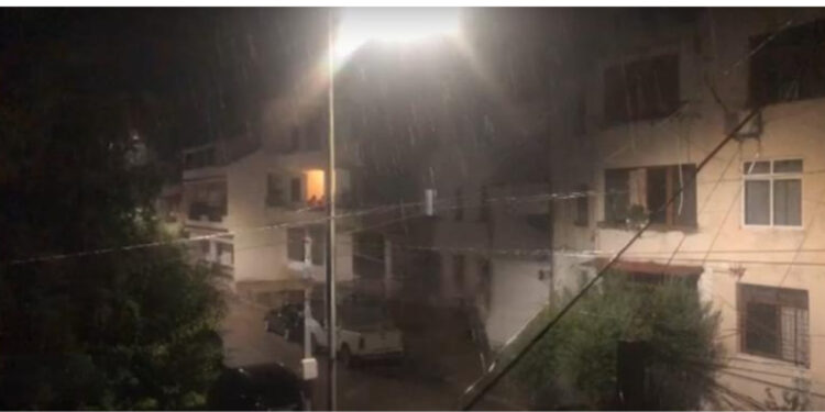 Reshjet e shiut sjellin freski në Fier pas nxehtësisë ekstreme