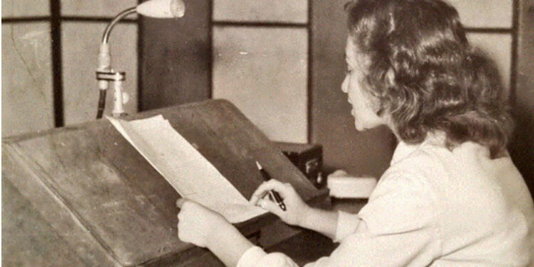 Ndahet nga jeta Vera Zheji, zëri simbolik i Radio Tiranës në moshën 91-vjeçare