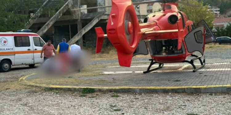 I plagosuri nga aksidenti në Pogradec dërgohet me helikopter në Tiranë