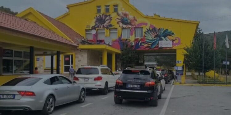 Fluks i lartë në pikën kufitare të Qafë Thanës dhe Kapshticës, ja sa kanë hyrë dhe dalë