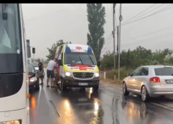 Aksident zinxhir në autostradën Shkodër-Lezhë/ Makina përplaset me autobusin, më pas goditet nga kamioni