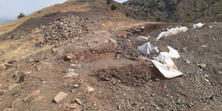 Gjendet vendbanimi ilir në Korçë, çfarë zbuluan arkeologët te Kalaja e Barçit