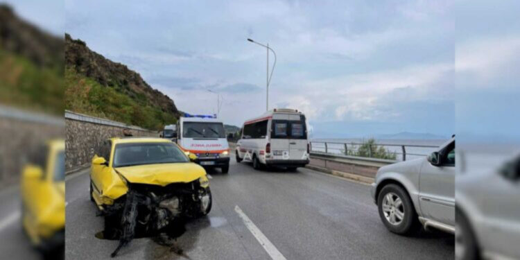 Aksident në Pogradec-Qafë Thanë, shkak dyshohet vaji i hedhur qëllimisht në rrugë