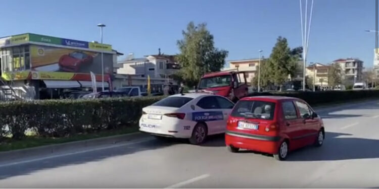 Makina përplas për vdekje kalimtarin, arratiset shoferi