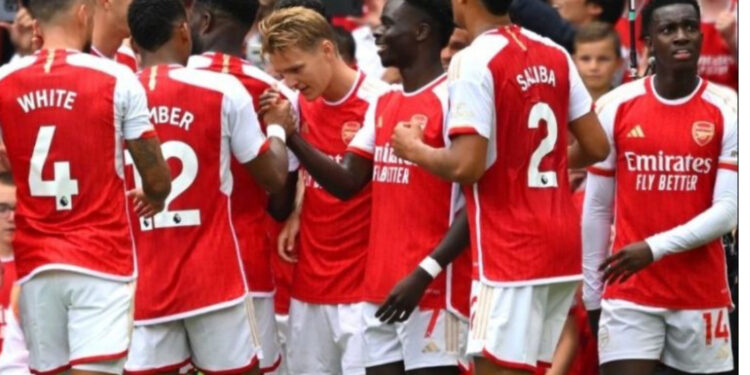 Arsenali drejt rekordit në Angli