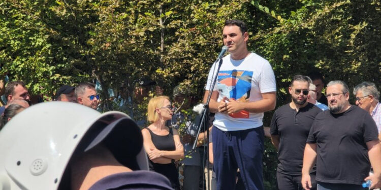 Këlliçi: Veliaj pushime në jahtin luksoz të Armando Lilos