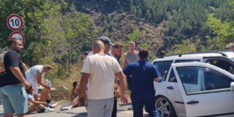 Aksident i rëndë në aksin Elbasan – Librazhd, përfundojnë në spital katër anëtarët e një familjeje