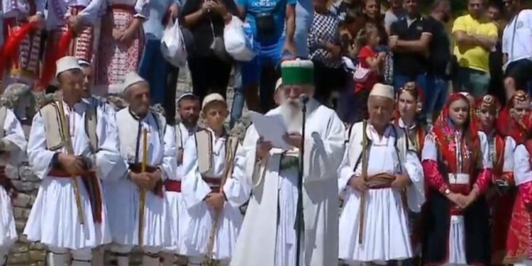 Bektashinjtë kremtojnë ditën e Abaz Aliut në malin e Tomorrit/ Mesazhi i Baba Mondit: Shqiptarët t’i kthehen kombit, punës dhe dijes!