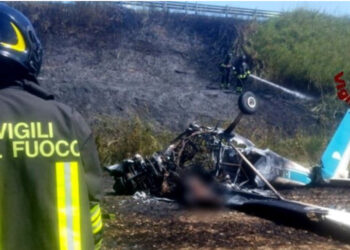 Itali/ Avioni rrëzohet dhe shpërthen në flakë, dy të vdekur