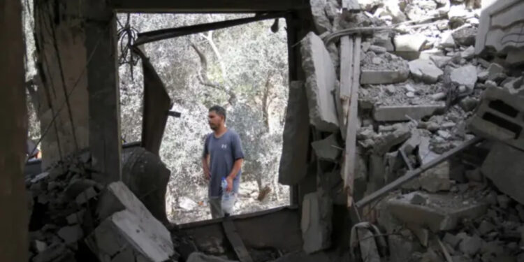 Tanket izraelite hyjnë në Gaza ndërsa Biden thërret për paqe