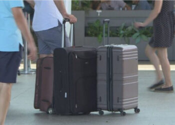 VOA: Vazhdon të jetë shqetësues emigrimi i të rinjve nga Shqipëria