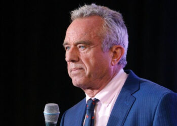 Robert F. Kennedy Jr tërhiqet nga gara presidenciale në Arizona, kërkon një marrëveshje me Trump