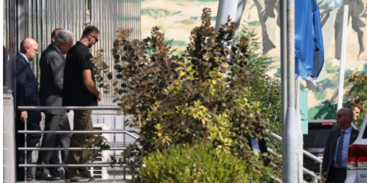 Shefi i CIA-s takon Albin Kurtin, një orë bisedë në Prishtinë për tensionet e fundit në veri dhe sigurinë në rajon