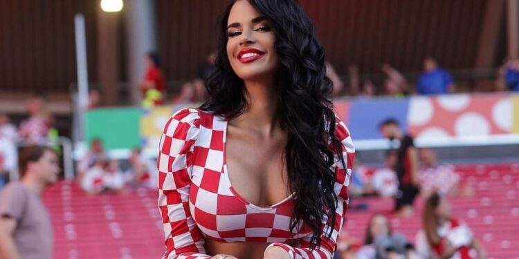FOTO/ Tifozja më e famshme e Botërorit përfundon në karrige me rrota
