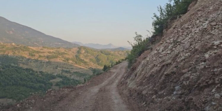Pa rrugë dhe pa ujë/ Tre dekada pritje, banorët e këtij fshati apel për ndihmë