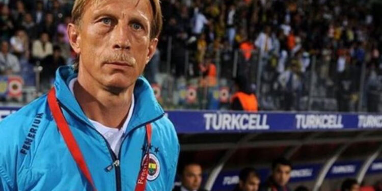 E trishtë/ Humbi betejën me kancerin, ndahet nga jeta trajneri legjendar gjerman