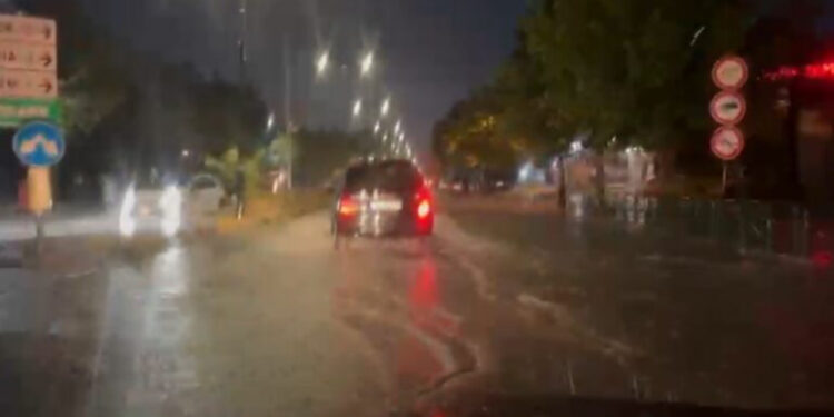 Tirana dhe Elbasani përballen me stuhi dhe reshje të mëdha pas nxehtësisë ekstreme