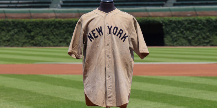 Fanella e legjendës amerikane të bejsbollit shitet për 24 mln dollarë