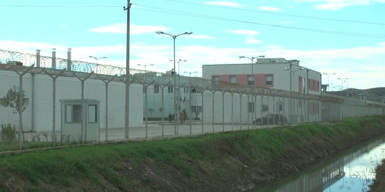 Emri/ Gjendet drogë në burgun e Fierit, lënda narkotike i gjendjet familjares së një prej të dënuarve