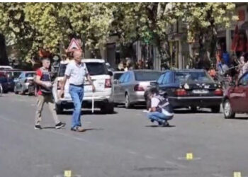 Detaje të reja nga të shtënat me armë në Shkodër, autori ka qenë në këmbë teksa qëlloi drejt automjetit të Sokol Kajoshit