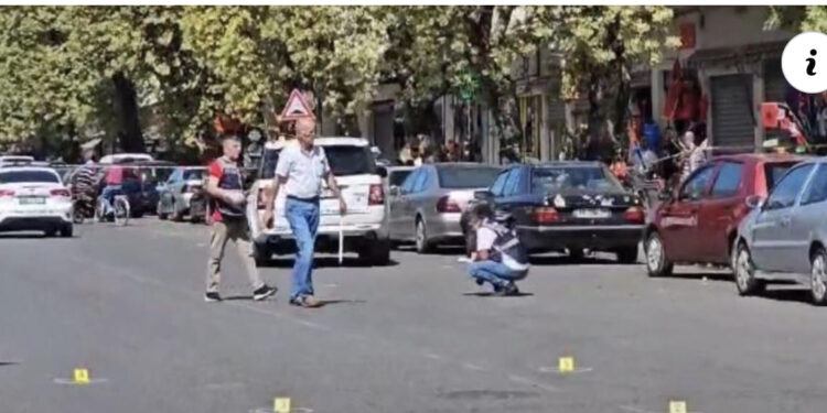 Detaje të reja nga të shtënat me armë në Shkodër, autori ka qenë në këmbë teksa qëlloi drejt automjetit të Sokol Kajoshit