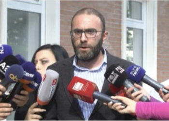 “I shpallën luftë opozitës”/ Bardhi pas mbledhjes: Vendimi ndaj Salianjit prek çdo qytetar që vendos të përballet me qeverinë e kriminalizuar