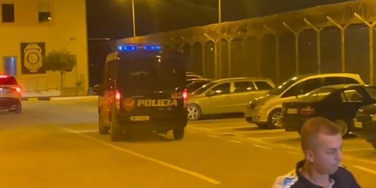 Ervin Salianji mbërrin në burgun e Fierit