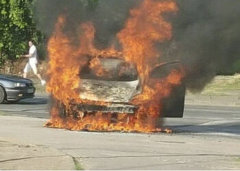 Merr flakë makina në qendër të Sarandës