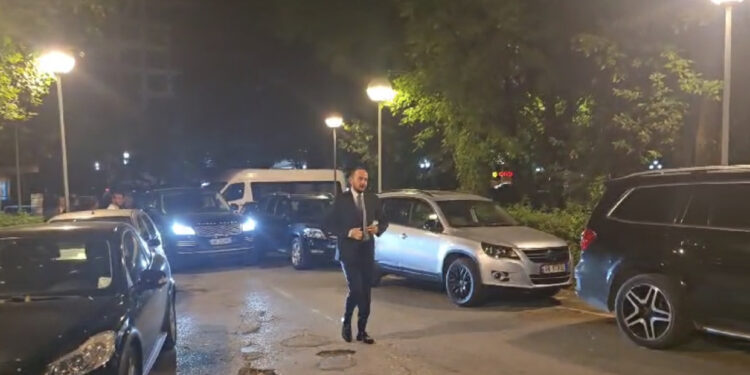 Ervin Salianji arrin në selinë e PD, gati mbledhja e kryesisë së PD