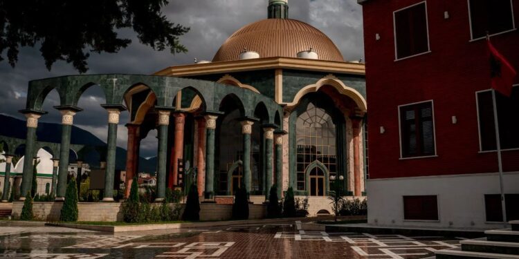 Mediat greke jehonë propozimit për krijimin e Shtetit Bektashi: Duan të krijojnë qendër për infiltrimin e myslimanëve në Ballkan