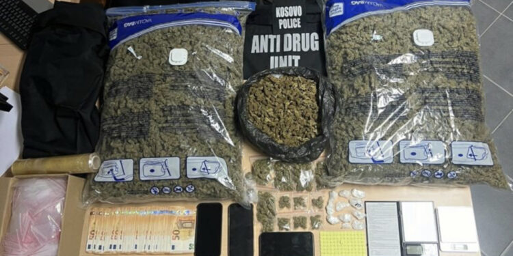 Kosovë/ Arrestohen 3 persona, konfiskohet drogë në vlerë rreth 40 mijë euro