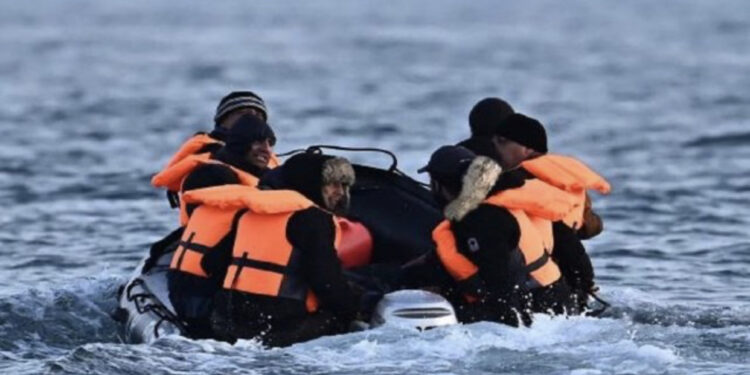 “Po më mbytet vëllai”/ Telefonata nga Shqipëria që “ngriti në këmbë” agjencitë ndërkombëtare