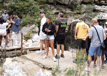 Kujdes se mund të vdisni/ Rrezik Shembjeje për Urën e Amortizuar në Liqenin e Bovillës