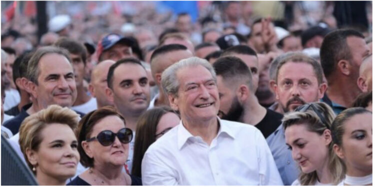 “Dorëzohet” pas 3 vitesh/ Kush është deputeti që “tradhton” Bashën dhe i bashkohet Berishës…