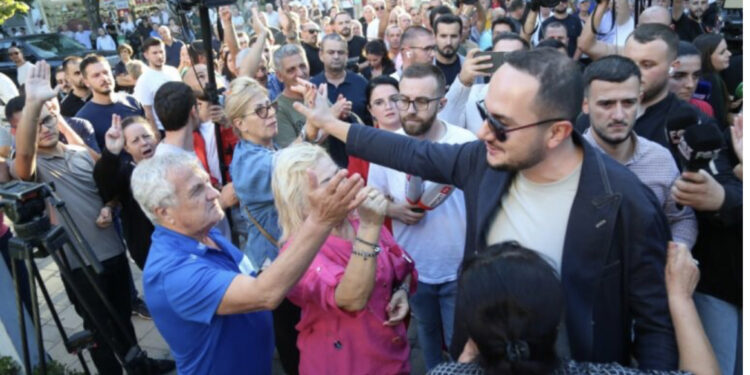Ervin Salianji vetëdorëzohet në Polici: Asnjë sakrificë nuk do të shkojë dëm!
