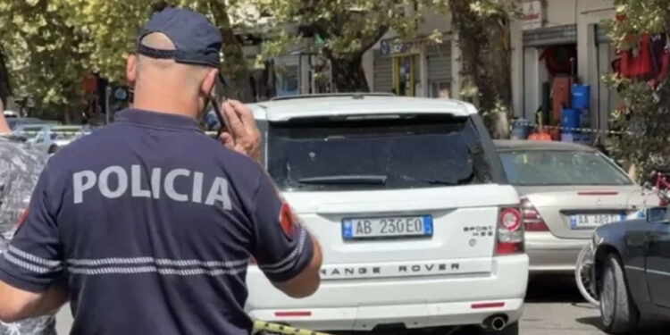 Të shtënat në Shkodër, policia jep detaje: U qëllua drejt automjetit në lëvizje! Pika kontrolli për kapjen e autorëve