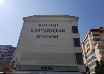 Qeveria mbyll kolegjin universitar “Wisdom” pas skandalit të diplomave false