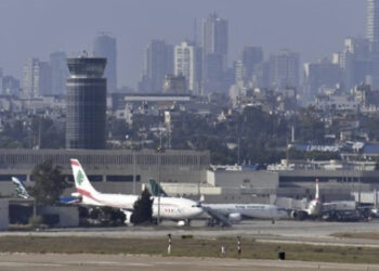 Ushtria izraelite “hakeron” kullën e kontrollit të aeroportit të Bejrutit, kërcënon aeroplanin civil iranian