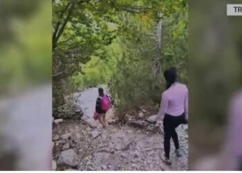 Policia ndihmon dy turiste angleze që humbën në Majën e Jezercës