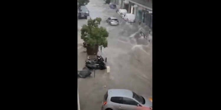 Stuhitë godasin Francën, rrugët e Kanës kthehen në lumenj