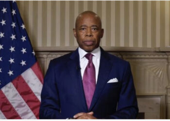 Kryetari i bashkisë së Nju Jorkut, Eric Adams, akuzohet për mashtrim dhe ryshfet! FBI kontrolle në rezidencën e tij